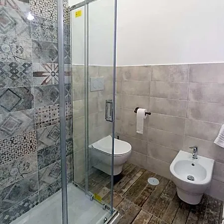 Biu 4* كاستيلاّماري دي ستا